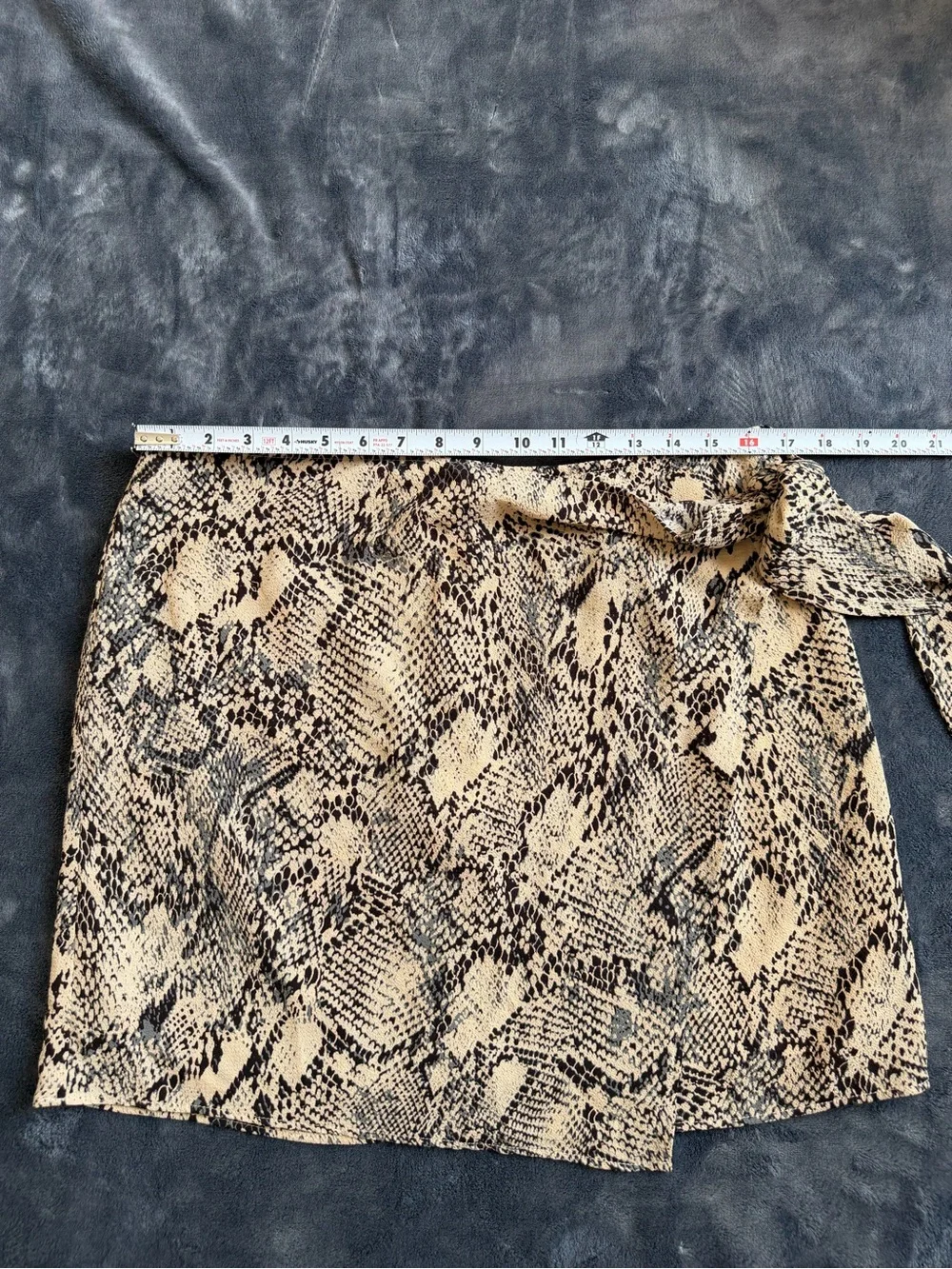 A Love Like You Women’s Snake Print Wrap Skort Size Large Beige Black.